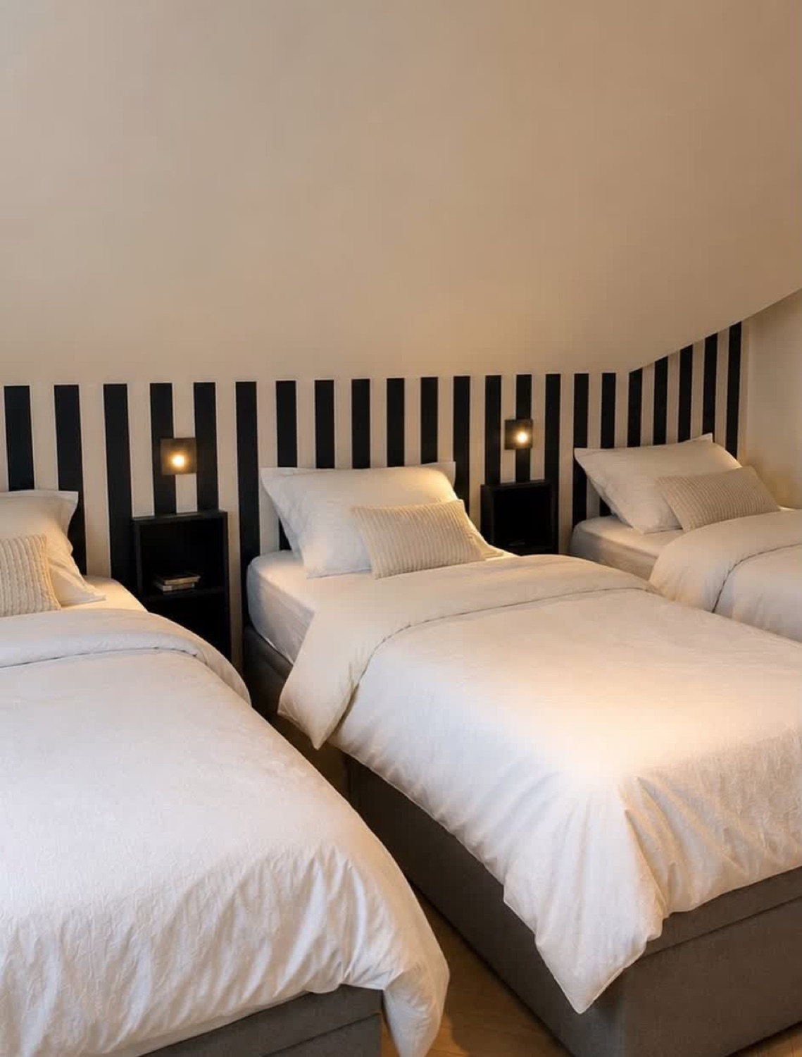 Chambre sous combles avec lits jumeaux
