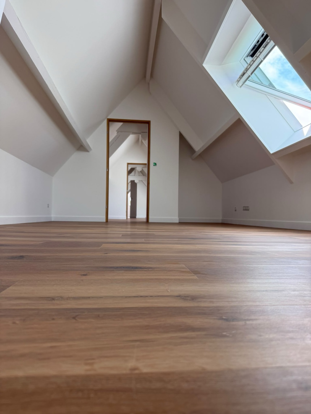 Combles aménagés, portes et rangements sur mesure
