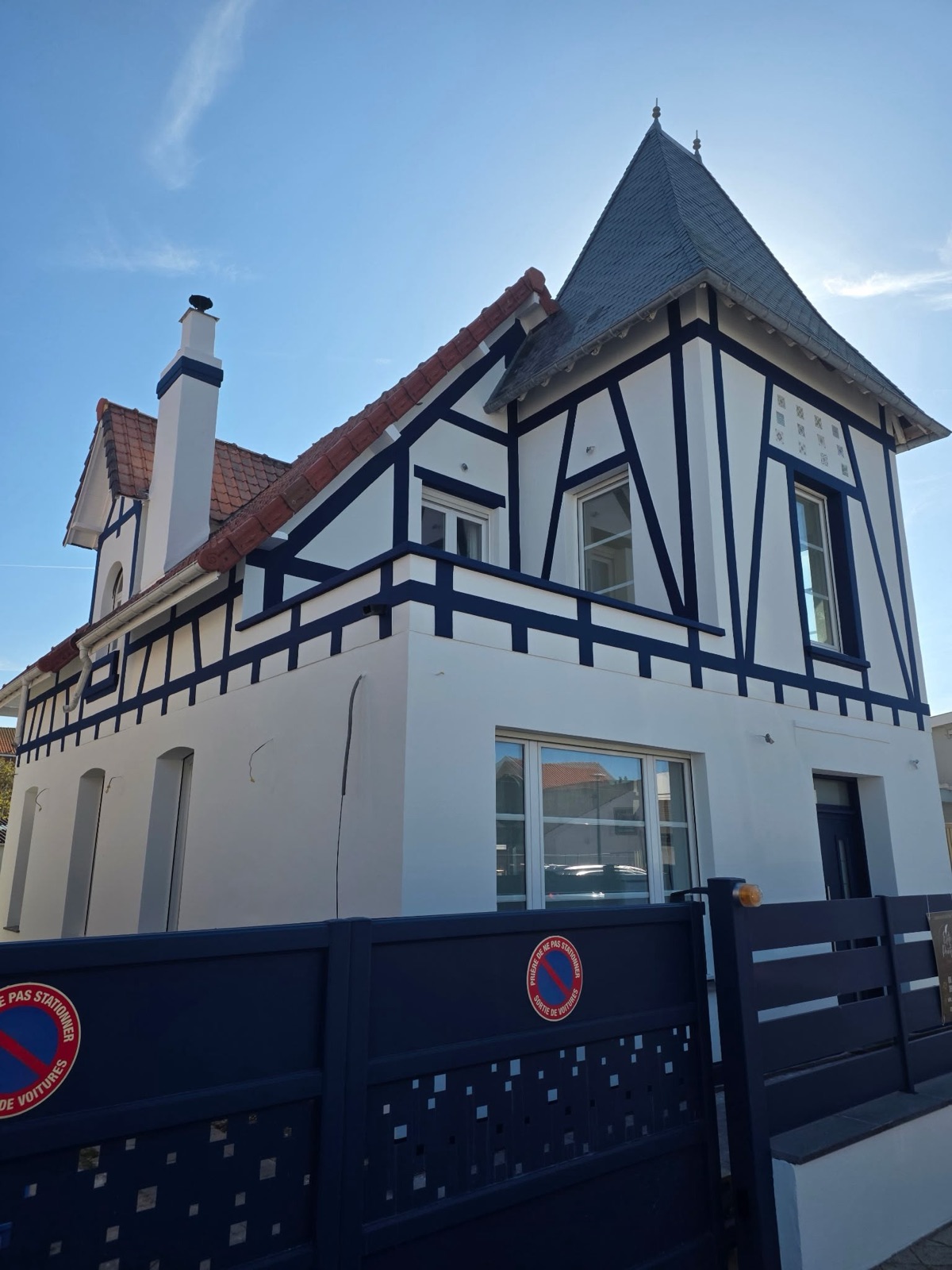 Villa à colombages restaurée, vue d'angle